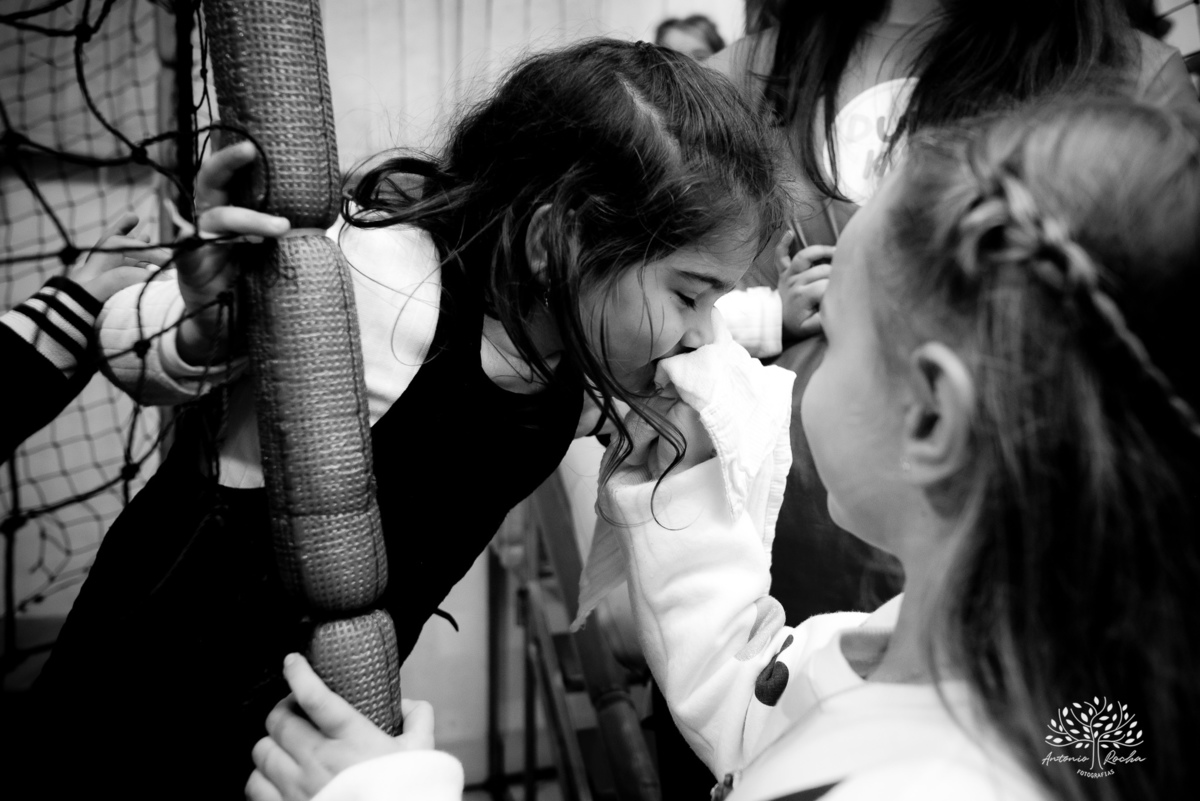 Laura - aniversário - 4 anos - afilhada - dindo - Renata - infância - riso solto - brincadeira - bolo - lembrancinhas - família - amigos - festa intimista - alegria - espontaneidade - fotografias - Antonio Rocha - Renata Dalbann - Pelotas