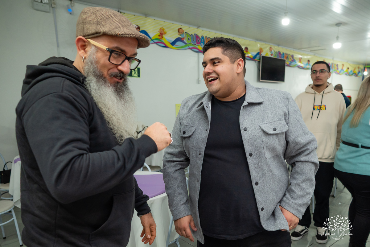 Laura - aniversário - 4 anos - afilhada - dindo - Renata - infância - riso solto - brincadeira - bolo - lembrancinhas - família - amigos - festa intimista - alegria - espontaneidade - fotografias - Antonio Rocha - Renata Dalbann - Pelotas