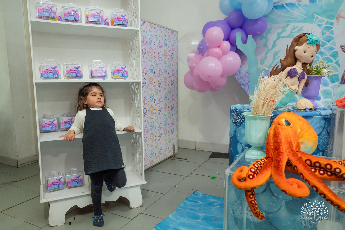 Laura - aniversário - 4 anos - afilhada - dindo - Renata - infância - riso solto - brincadeira - bolo - lembrancinhas - família - amigos - festa intimista - alegria - espontaneidade - fotografias - Antonio Rocha - Renata Dalbann - Pelotas