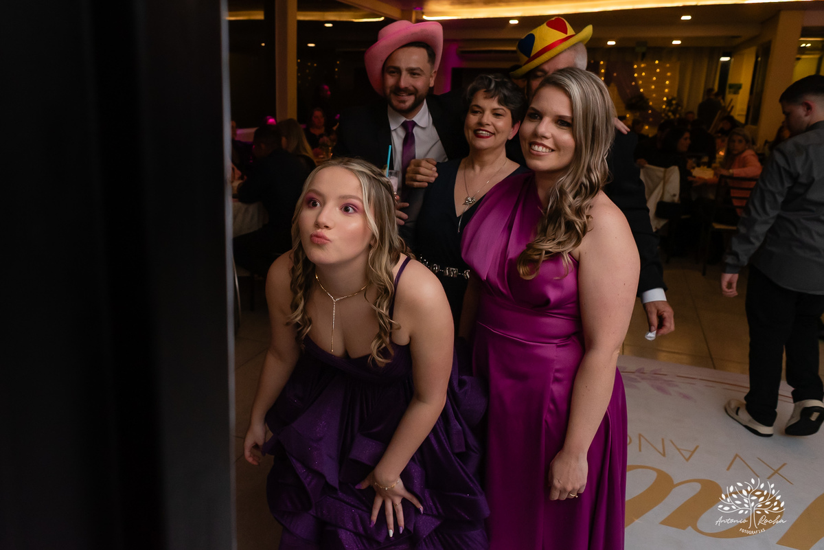 debutante - aniversário de 15 anos - Gabriela - making of - valsa - família - amigos - recepção calorosa - noite inesquecível - emoção - dança - coreografias  - fotografia de 15 anos – Antonio Rocha Fotografias - Pelotas - Las Palmas - Espaço Mayer
