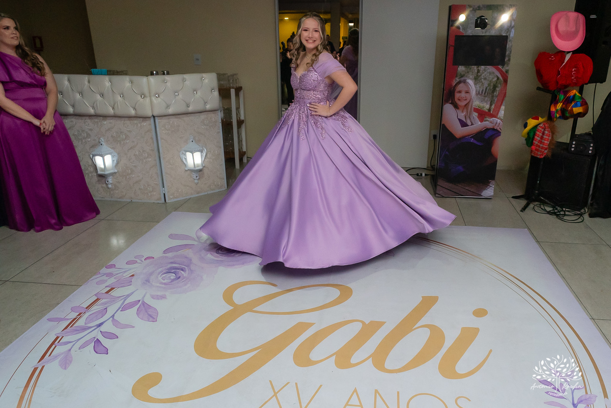 debutante - aniversário de 15 anos - Gabriela - making of - valsa - família - amigos - recepção calorosa - noite inesquecível - emoção - dança - coreografias  - fotografia de 15 anos – Antonio Rocha Fotografias - Pelotas - Las Palmas - Espaço Mayer