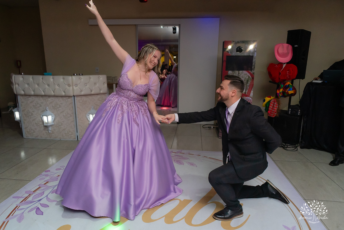 debutante - aniversário de 15 anos - Gabriela - making of - valsa - família - amigos - recepção calorosa - noite inesquecível - emoção - dança - coreografias  - fotografia de 15 anos – Antonio Rocha Fotografias - Pelotas - Las Palmas - Espaço Mayer