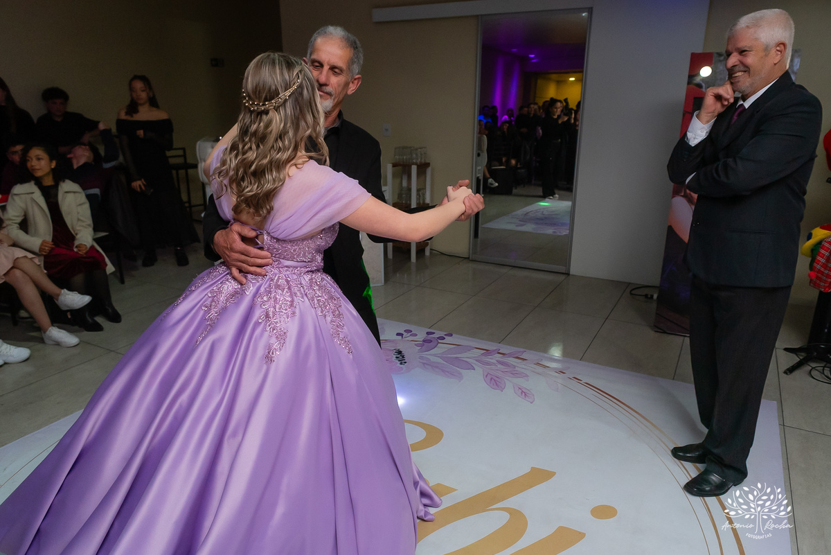 debutante - aniversário de 15 anos - Gabriela - making of - valsa - família - amigos - recepção calorosa - noite inesquecível - emoção - dança - coreografias  - fotografia de 15 anos – Antonio Rocha Fotografias - Pelotas - Las Palmas - Espaço Mayer