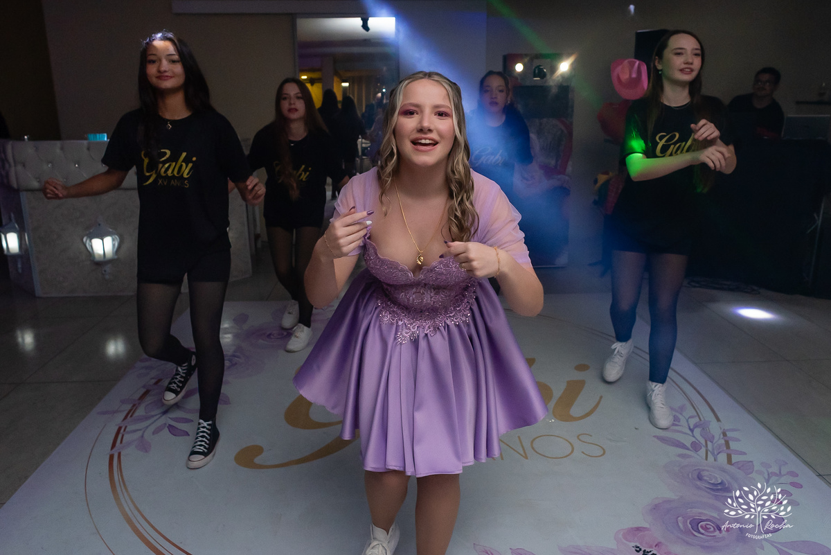 debutante - aniversário de 15 anos - Gabriela - making of - valsa - família - amigos - recepção calorosa - noite inesquecível - emoção - dança - coreografias  - fotografia de 15 anos – Antonio Rocha Fotografias - Pelotas - Las Palmas - Espaço Mayer