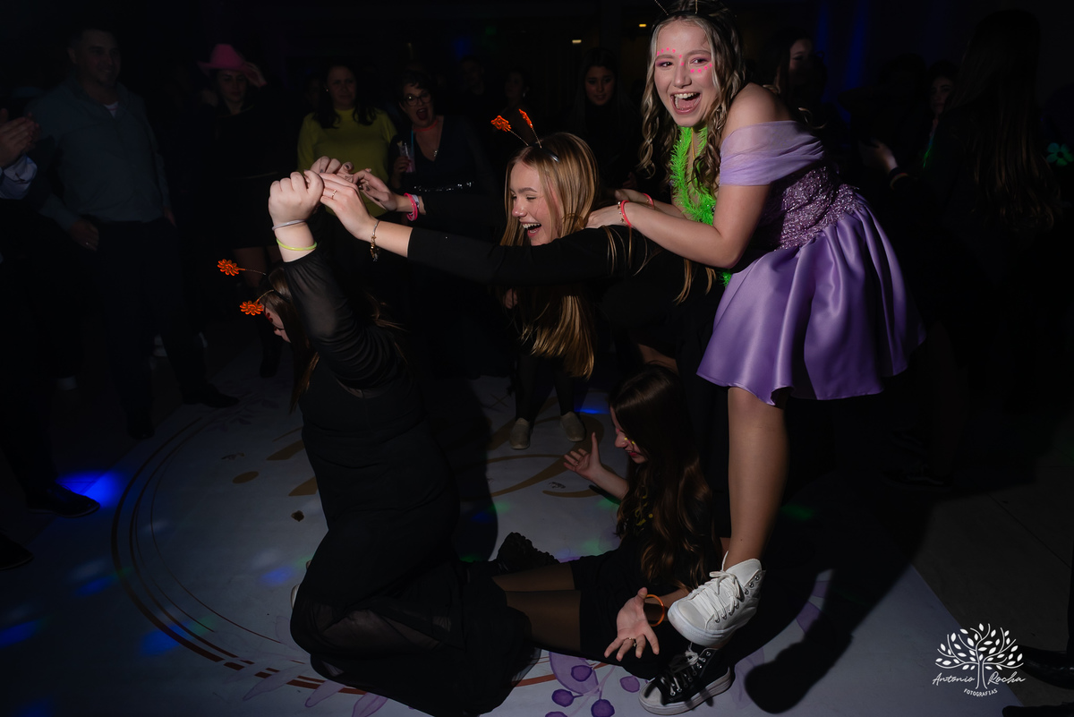 debutante - aniversário de 15 anos - Gabriela - making of - valsa - família - amigos - recepção calorosa - noite inesquecível - emoção - dança - coreografias  - fotografia de 15 anos – Antonio Rocha Fotografias - Pelotas - Las Palmas - Espaço Mayer