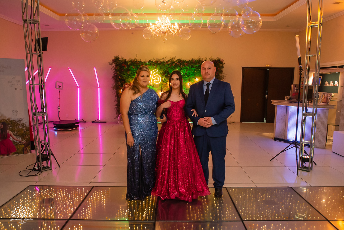15 anos - festa de debutante - ensaio de 15 anos - fotografia de 15 anos - fotógrafo de debutante - making of 15 anos - valsa 15 anos - pista de dança animada - fotografia de festa  - Pelotas - Antonio Rocha Fotografias - aniversário de 15 anos - debutant