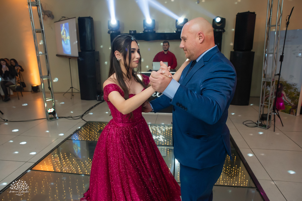 15 anos - festa de debutante - ensaio de 15 anos - fotografia de 15 anos - fotógrafo de debutante - making of 15 anos - valsa 15 anos - pista de dança animada - fotografia de festa  - Pelotas - Antonio Rocha Fotografias - aniversário de 15 anos - debutant