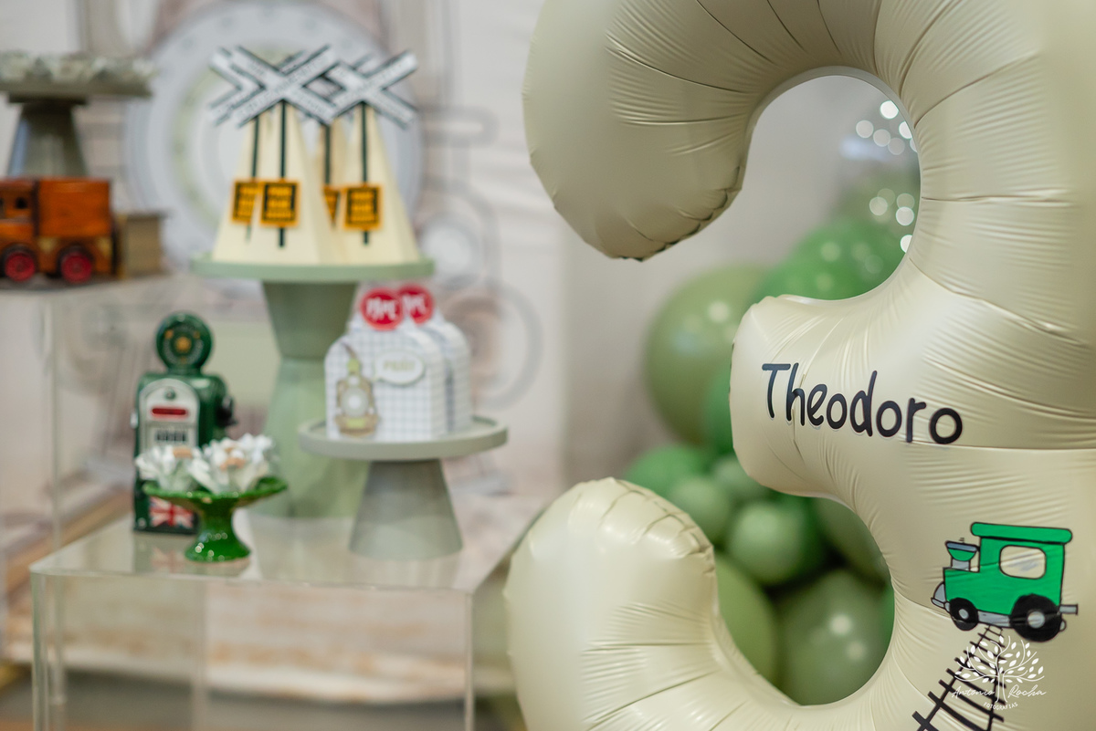 aniversário infantil - fotografia de aniversário - festa temática - trem - fotografia profissional - decoração de festa - Casa da Fantasia - balões personalizados - fotografia criativa - Pelotas – Loly Pop - Antonio Rocha Fotografia - bolo infantil