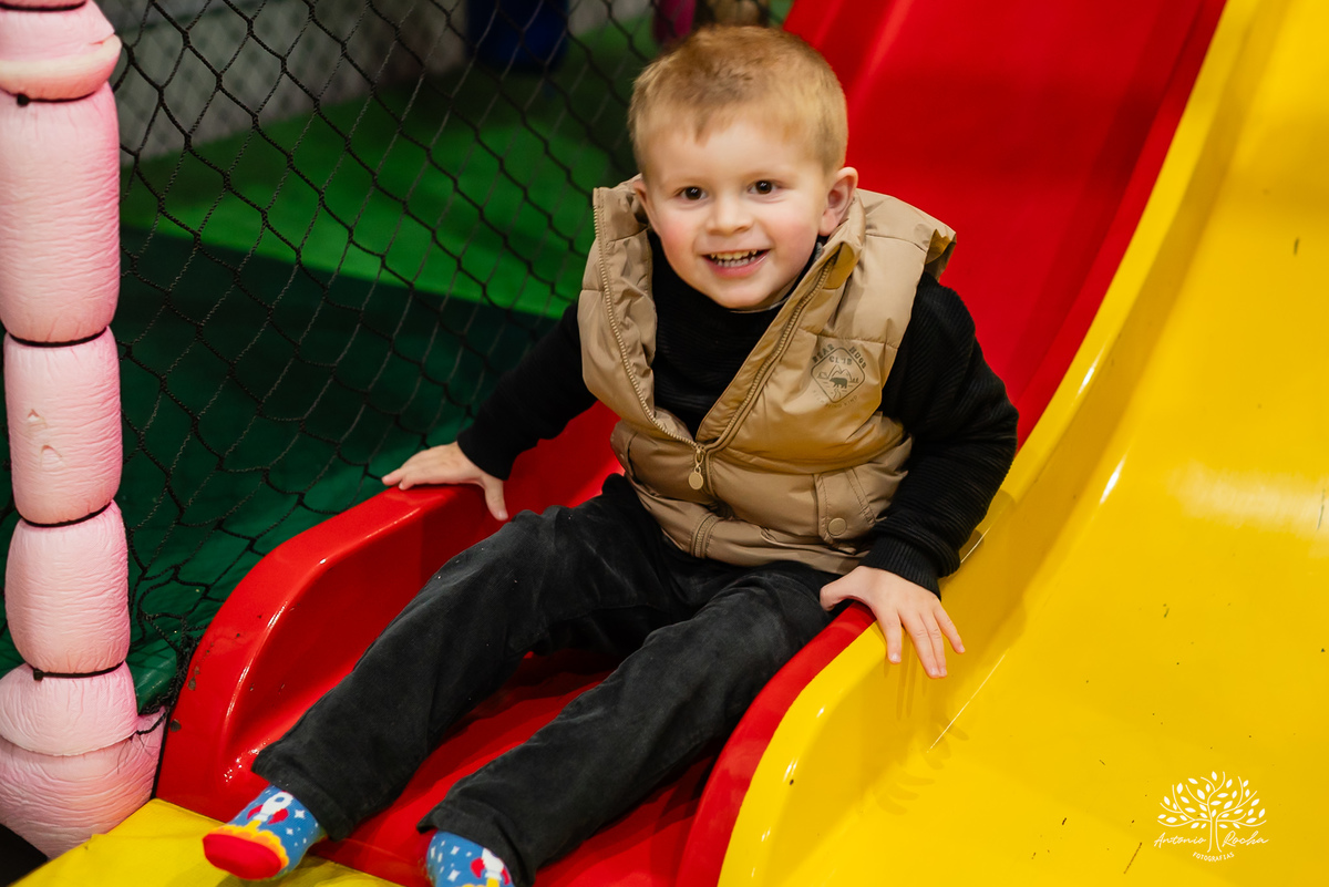 aniversário infantil - fotografia de aniversário - festa temática - trem - fotografia profissional - decoração de festa - Casa da Fantasia - balões personalizados - fotografia criativa - Pelotas – Loly Pop - Antonio Rocha Fotografia - bolo infantil