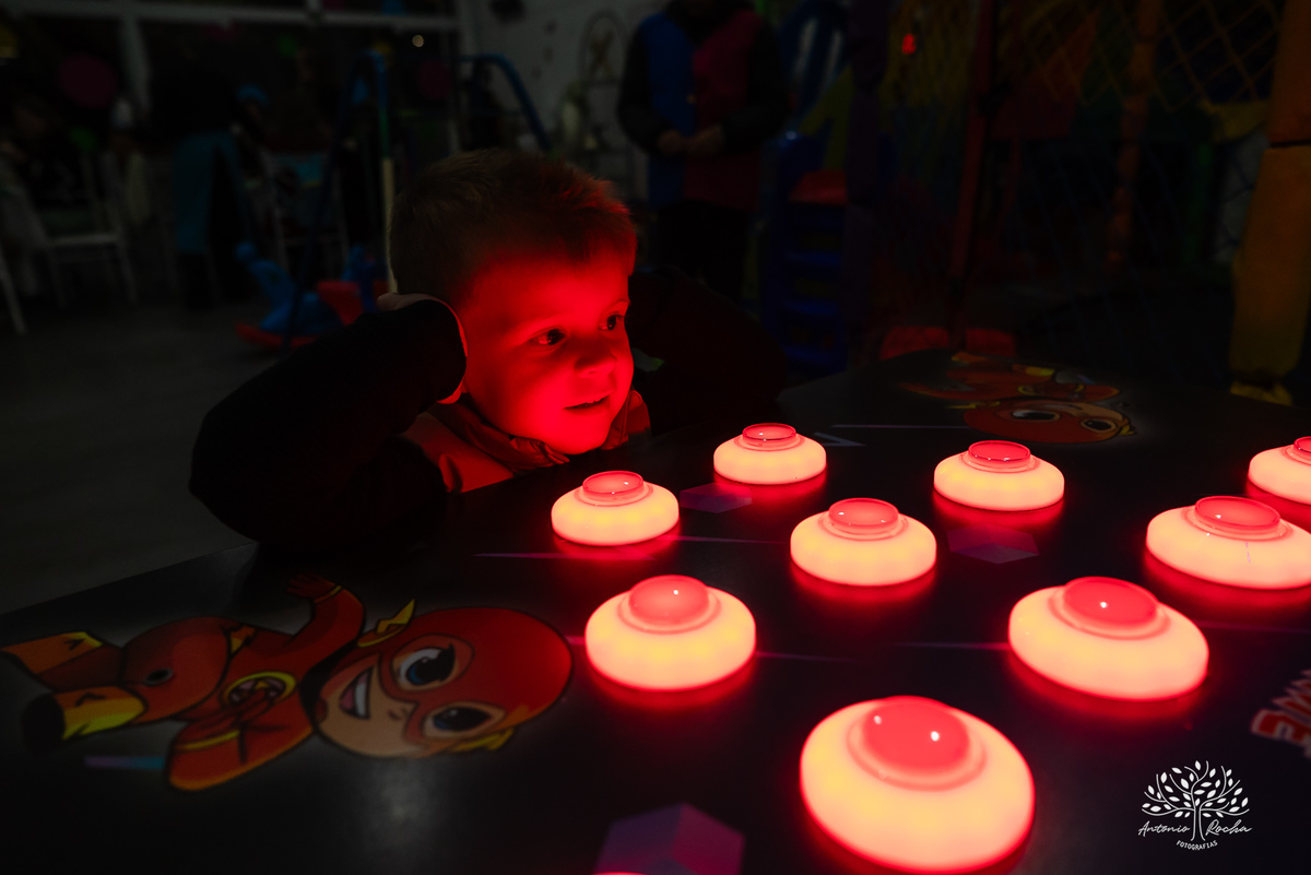 aniversário infantil - fotografia de aniversário - festa temática - trem - fotografia profissional - decoração de festa - Casa da Fantasia - balões personalizados - fotografia criativa - Pelotas – Loly Pop - Antonio Rocha Fotografia - bolo infantil