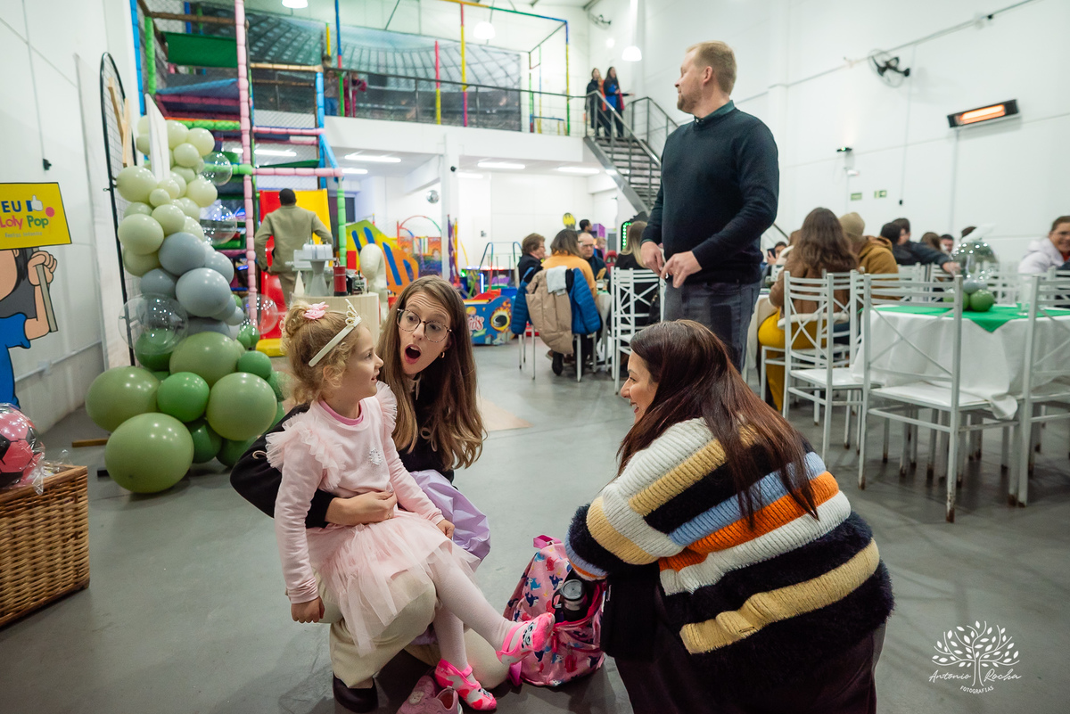 aniversário infantil - fotografia de aniversário - festa temática - trem - fotografia profissional - decoração de festa - Casa da Fantasia - balões personalizados - fotografia criativa - Pelotas – Loly Pop - Antonio Rocha Fotografia - bolo infantil