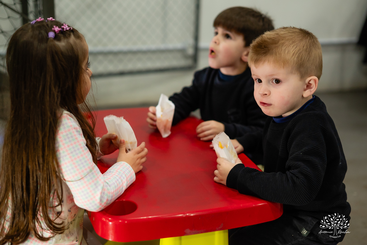 aniversário infantil - fotografia de aniversário - festa temática - trem - fotografia profissional - decoração de festa - Casa da Fantasia - balões personalizados - fotografia criativa - Pelotas – Loly Pop - Antonio Rocha Fotografia - bolo infantil