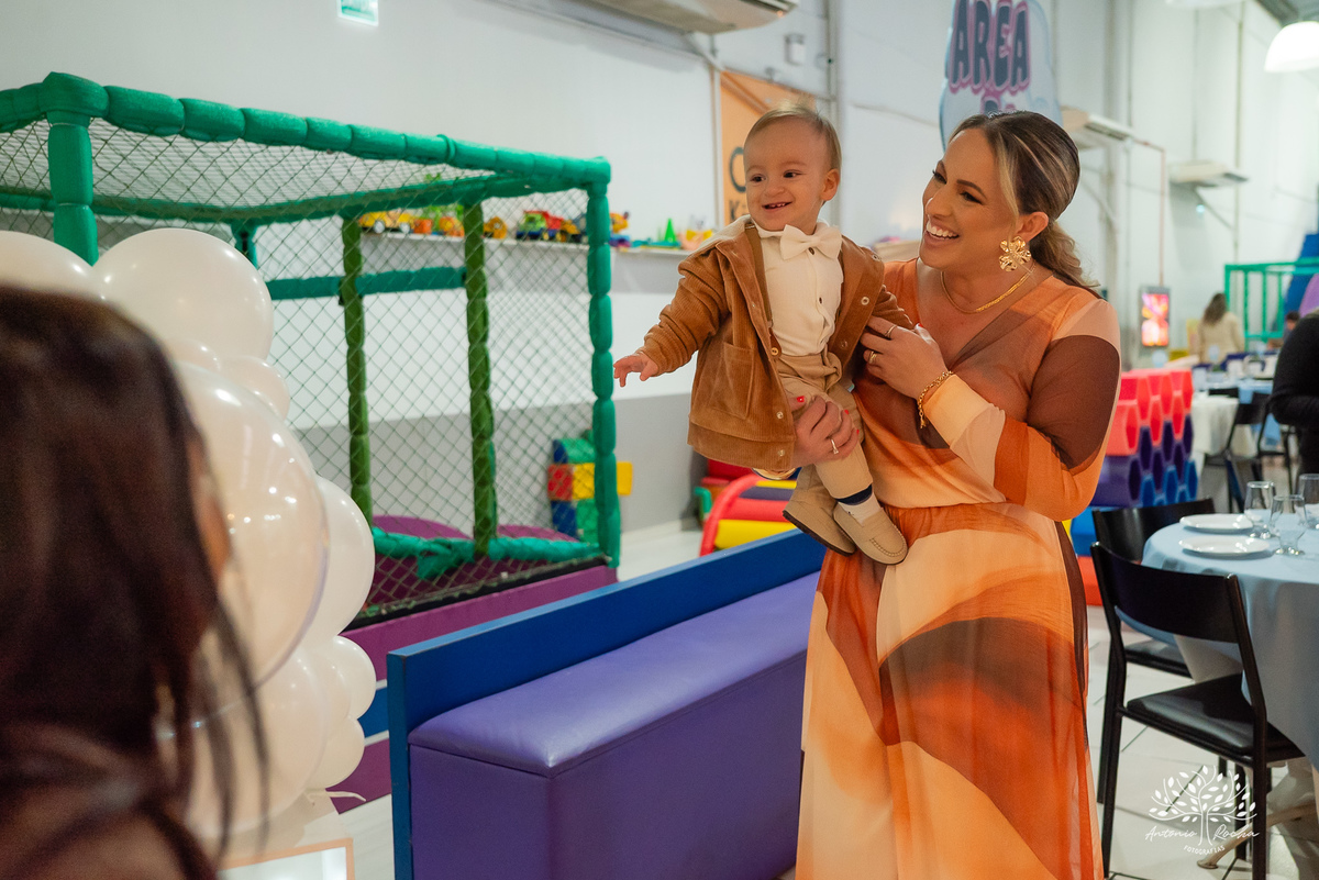 primeiro aninho - festa infantil - fotografia de aniversário - Cliff Kids - túnel de fotos - balões - letreiro one - família reunida - homenagens emocionantes - Let it Be - Beatles - parabéns emocionante - Antonio Rocha Fotografias - Renata Dalbann