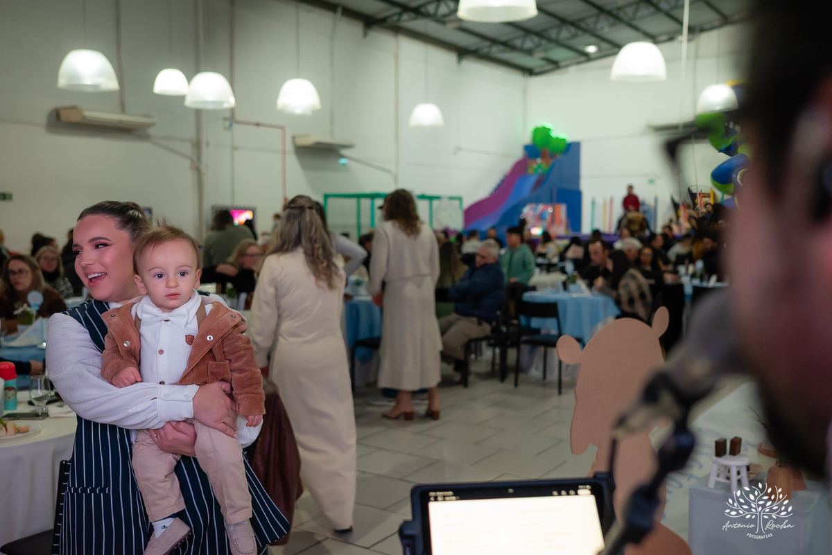 primeiro aninho - festa infantil - fotografia de aniversário - Cliff Kids - túnel de fotos - balões - letreiro one - família reunida - homenagens emocionantes - Let it Be - Beatles - parabéns emocionante - Antonio Rocha Fotografias - Renata Dalbann