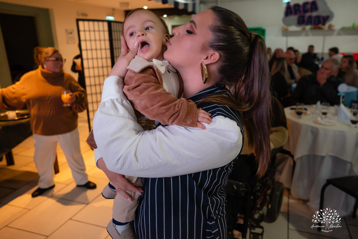 primeiro aninho - festa infantil - fotografia de aniversário - Cliff Kids - túnel de fotos - balões - letreiro one - família reunida - homenagens emocionantes - Let it Be - Beatles - parabéns emocionante - Antonio Rocha Fotografias - Renata Dalbann