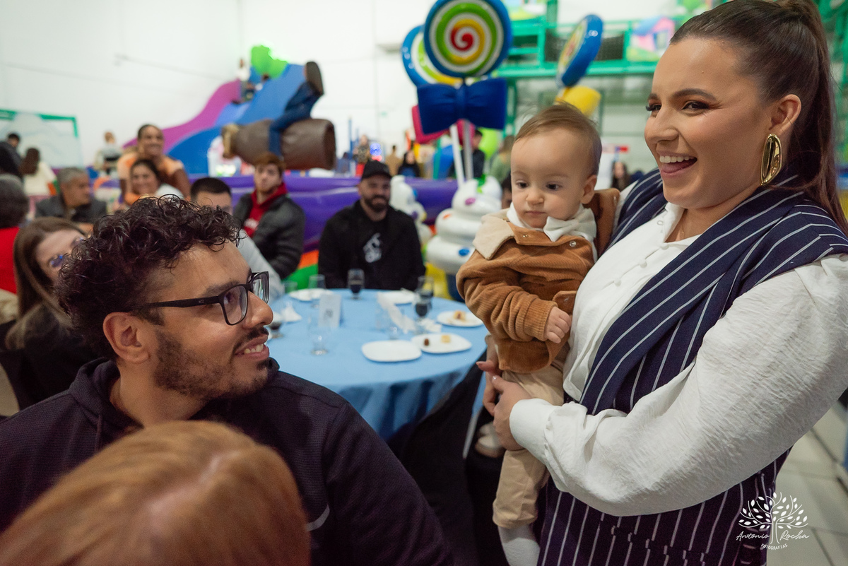 primeiro aninho - festa infantil - fotografia de aniversário - Cliff Kids - túnel de fotos - balões - letreiro one - família reunida - homenagens emocionantes - Let it Be - Beatles - parabéns emocionante - Antonio Rocha Fotografias - Renata Dalbann
