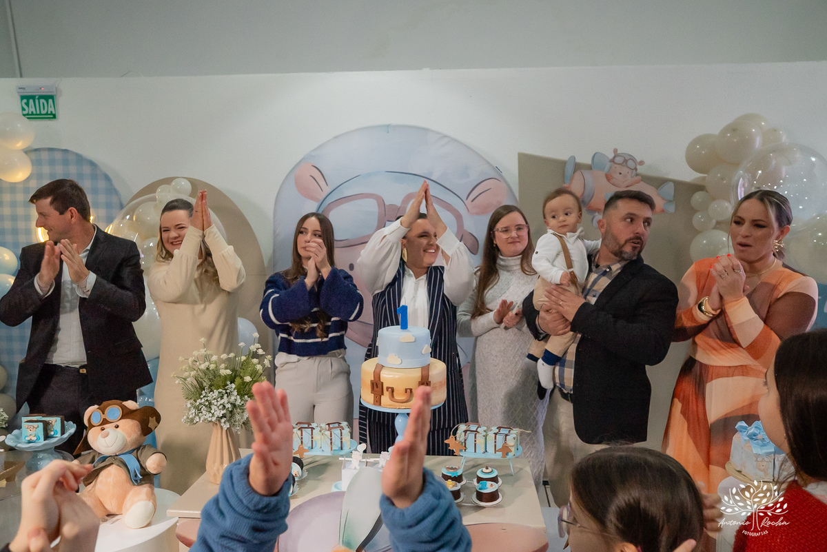 primeiro aninho - festa infantil - fotografia de aniversário - Cliff Kids - túnel de fotos - balões - letreiro one - família reunida - homenagens emocionantes - Let it Be - Beatles - parabéns emocionante - Antonio Rocha Fotografias - Renata Dalbann