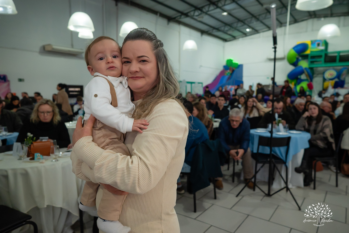 primeiro aninho - festa infantil - fotografia de aniversário - Cliff Kids - túnel de fotos - balões - letreiro one - família reunida - homenagens emocionantes - Let it Be - Beatles - parabéns emocionante - Antonio Rocha Fotografias - Renata Dalbann