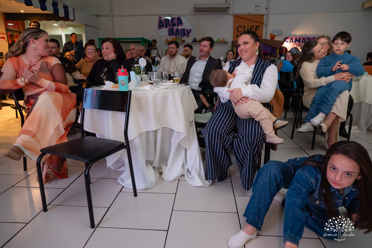 primeiro aninho - festa infantil - fotografia de aniversário - Cliff Kids - túnel de fotos - balões - letreiro one - família reunida - homenagens emocionantes - Let it Be - Beatles - parabéns emocionante - Antonio Rocha Fotografias - Renata Dalbann