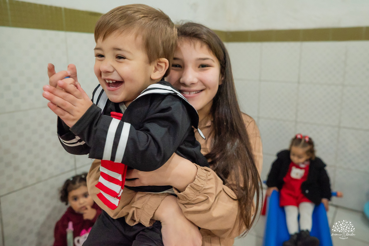 Festa em dose dupla - gêmeos - aniversário infantil - Kiko e Chaves - festa colorida - diversão - família - irmãos - parabéns - chuva de neve - Roxito - docinhos caseiros - aninho registros fotográficos - Antonio Rocha Fotografias - Renata Dalbann