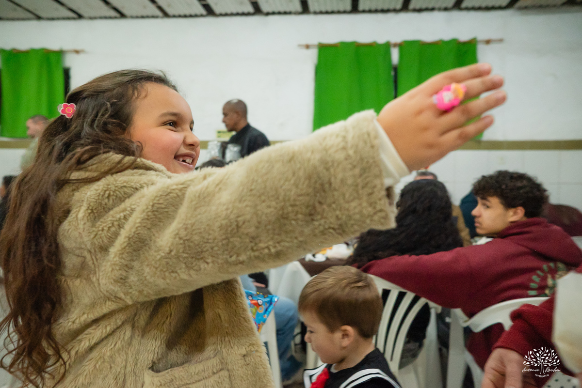 Festa em dose dupla - gêmeos - aniversário infantil - Kiko e Chaves - festa colorida - diversão - família - irmãos - parabéns - chuva de neve - Roxito - docinhos caseiros - aninho registros fotográficos - Antonio Rocha Fotografias - Renata Dalbann