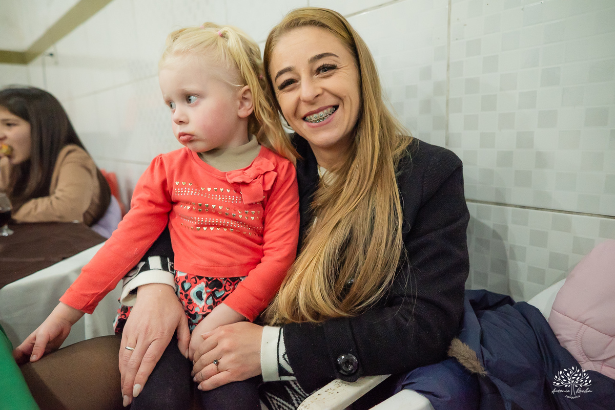 Festa em dose dupla - gêmeos - aniversário infantil - Kiko e Chaves - festa colorida - diversão - família - irmãos - parabéns - chuva de neve - Roxito - docinhos caseiros - aninho registros fotográficos - Antonio Rocha Fotografias - Renata Dalbann