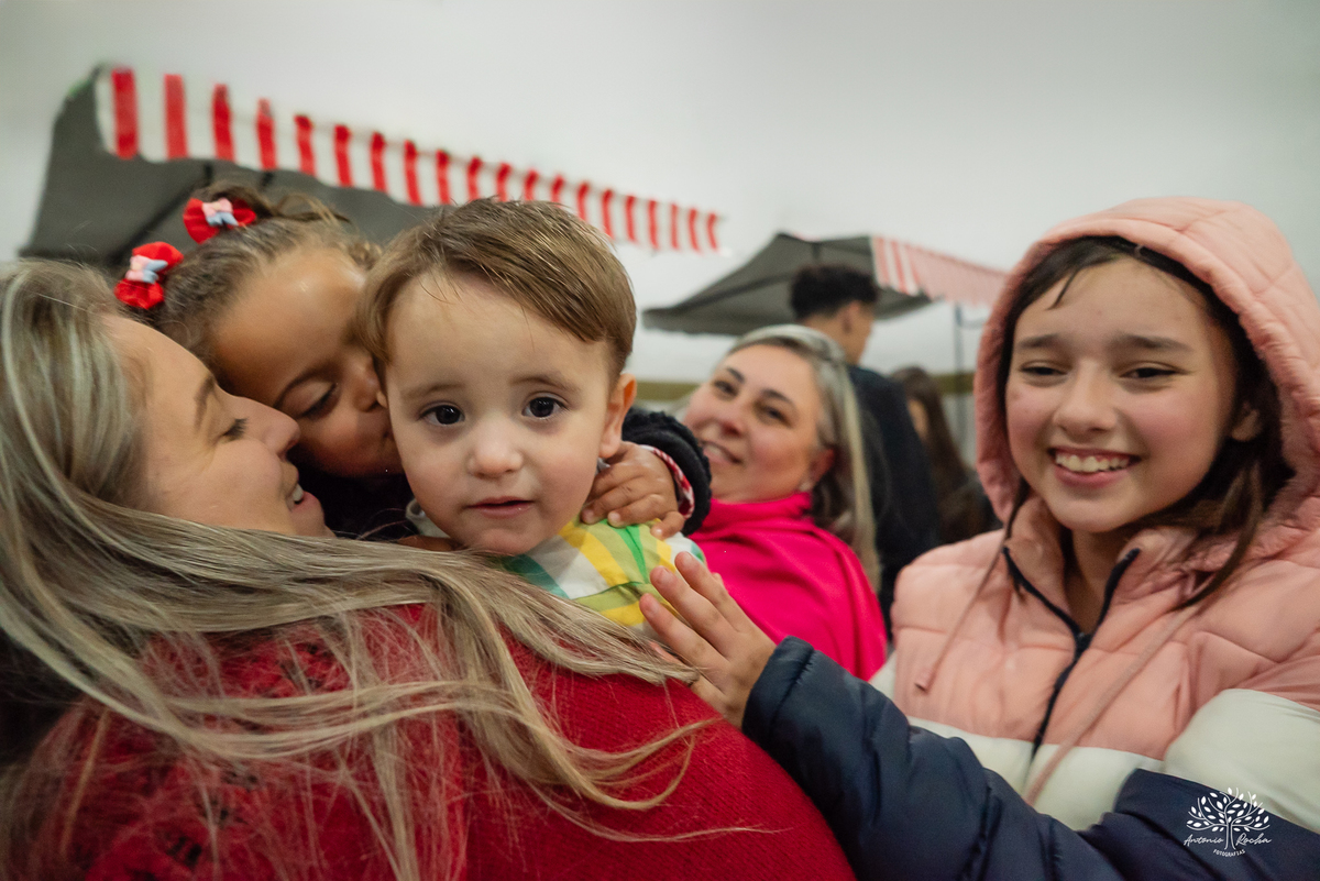 Festa em dose dupla - gêmeos - aniversário infantil - Kiko e Chaves - festa colorida - diversão - família - irmãos - parabéns - chuva de neve - Roxito - docinhos caseiros - aninho registros fotográficos - Antonio Rocha Fotografias - Renata Dalbann
