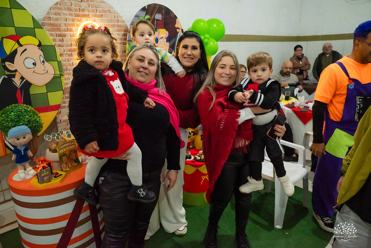 Festa em dose dupla - gêmeos - aniversário infantil - Kiko e Chaves - festa colorida - diversão - família - irmãos - parabéns - chuva de neve - Roxito - docinhos caseiros - aninho registros fotográficos - Antonio Rocha Fotografias - Renata Dalbann