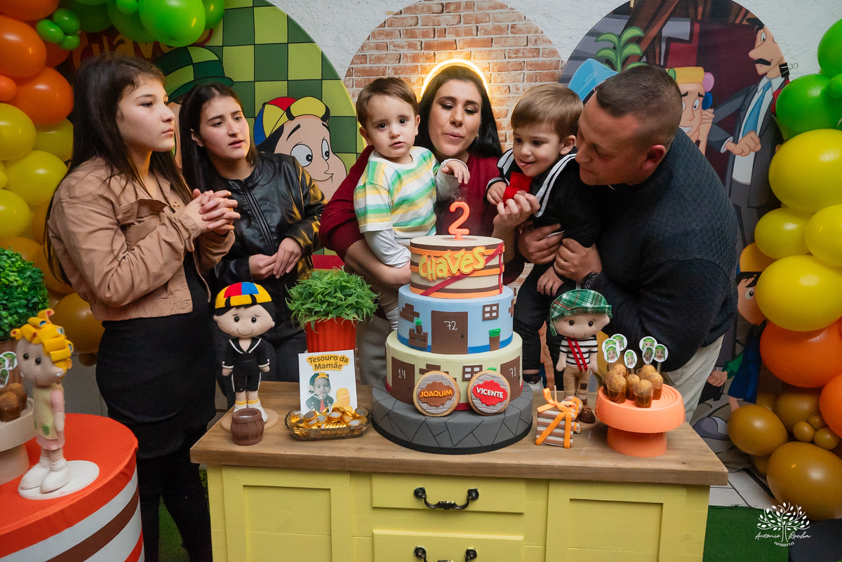 Festa em dose dupla - gêmeos - aniversário infantil - Kiko e Chaves - festa colorida - diversão - família - irmãos - parabéns - chuva de neve - Roxito - docinhos caseiros - aninho registros fotográficos - Antonio Rocha Fotografias - Renata Dalbann