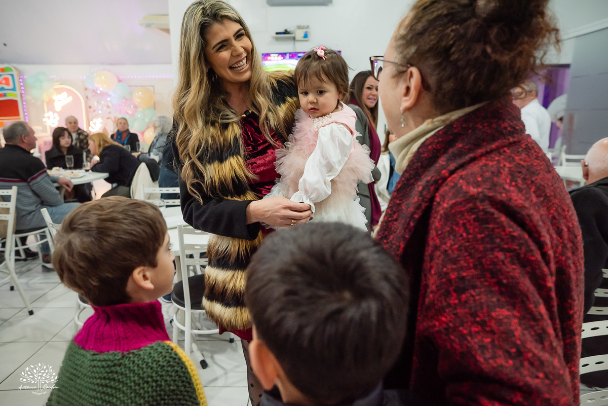 fotografia infantil - primeiro aninho - Arte e Riso - festa infantil - fotografia de aniversário - ensaio infantil - borboletas na decoração  - batizado Yasmin - fotógrafo em Pelotas - Antonio Rocha Fotografias – Fotógrafo Aniversário Infantil
