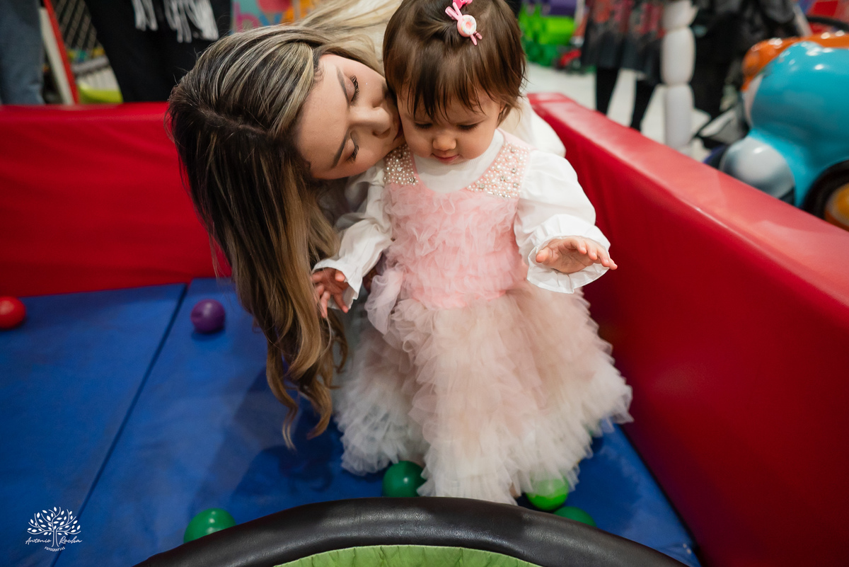 fotografia infantil - primeiro aninho - Arte e Riso - festa infantil - fotografia de aniversário - ensaio infantil - borboletas na decoração  - batizado Yasmin - fotógrafo em Pelotas - Antonio Rocha Fotografias – Fotógrafo Aniversário Infantil