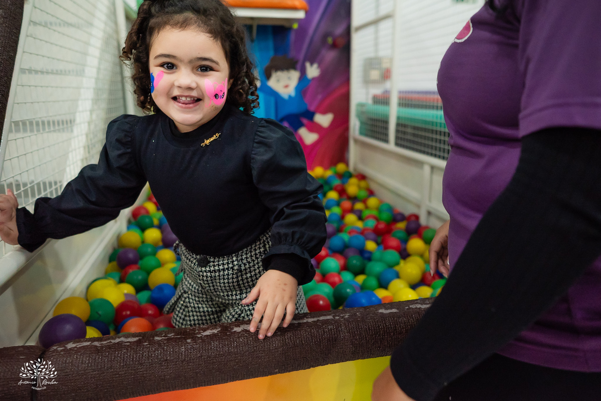 fotografia infantil - primeiro aninho - Arte e Riso - festa infantil - fotografia de aniversário - ensaio infantil - borboletas na decoração  - batizado Yasmin - fotógrafo em Pelotas - Antonio Rocha Fotografias – Fotógrafo Aniversário Infantil