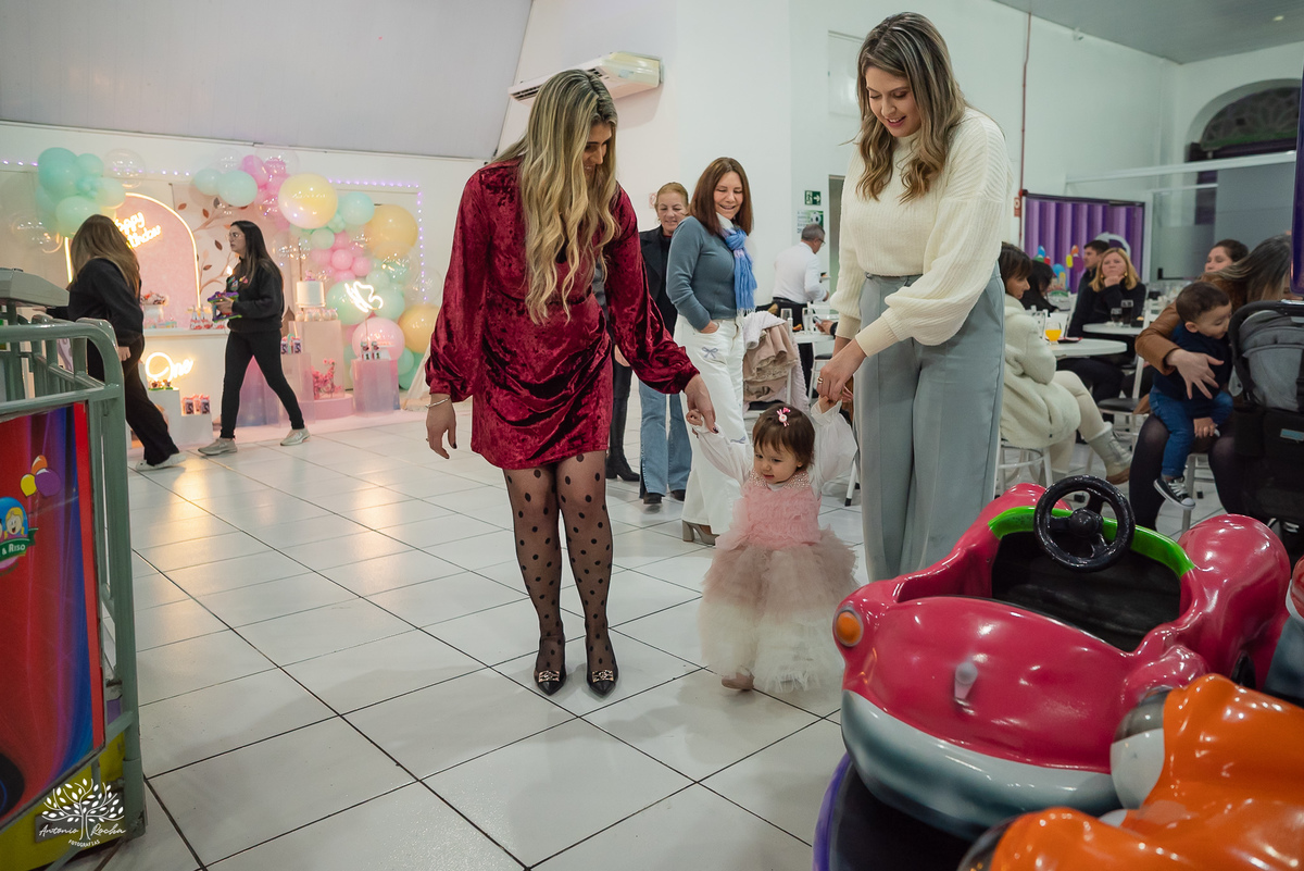 fotografia infantil - primeiro aninho - Arte e Riso - festa infantil - fotografia de aniversário - ensaio infantil - borboletas na decoração  - batizado Yasmin - fotógrafo em Pelotas - Antonio Rocha Fotografias – Fotógrafo Aniversário Infantil