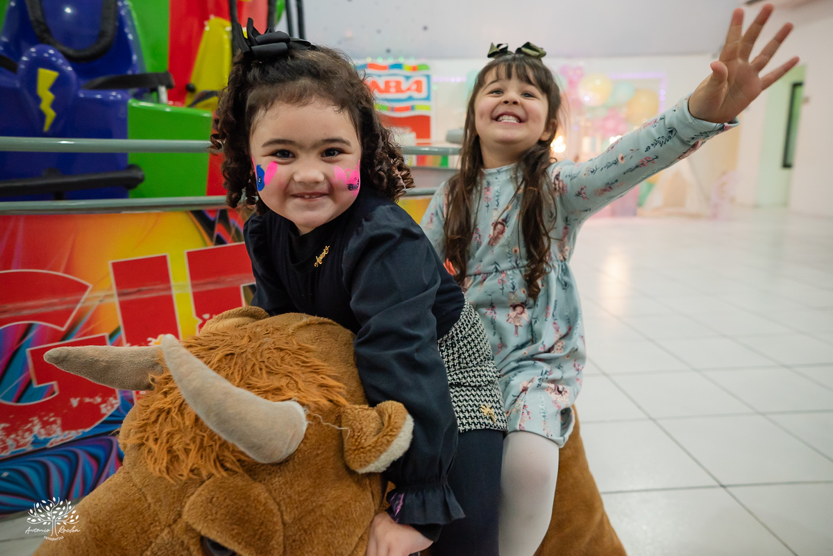 fotografia infantil - primeiro aninho - Arte e Riso - festa infantil - fotografia de aniversário - ensaio infantil - borboletas na decoração  - batizado Yasmin - fotógrafo em Pelotas - Antonio Rocha Fotografias – Fotógrafo Aniversário Infantil