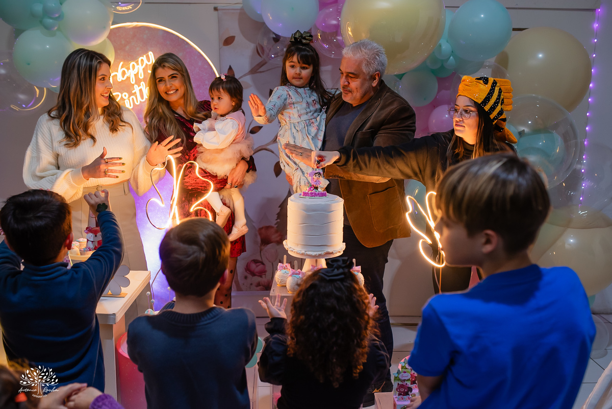 fotografia infantil - primeiro aninho - Arte e Riso - festa infantil - fotografia de aniversário - ensaio infantil - borboletas na decoração  - batizado Yasmin - fotógrafo em Pelotas - Antonio Rocha Fotografias – Fotógrafo Aniversário Infantil
