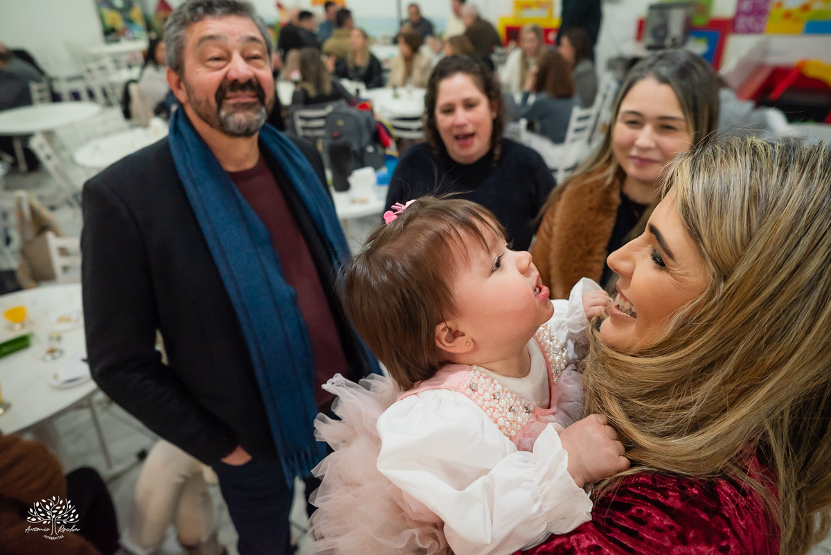 fotografia infantil - primeiro aninho - Arte e Riso - festa infantil - fotografia de aniversário - ensaio infantil - borboletas na decoração  - batizado Yasmin - fotógrafo em Pelotas - Antonio Rocha Fotografias – Fotógrafo Aniversário Infantil