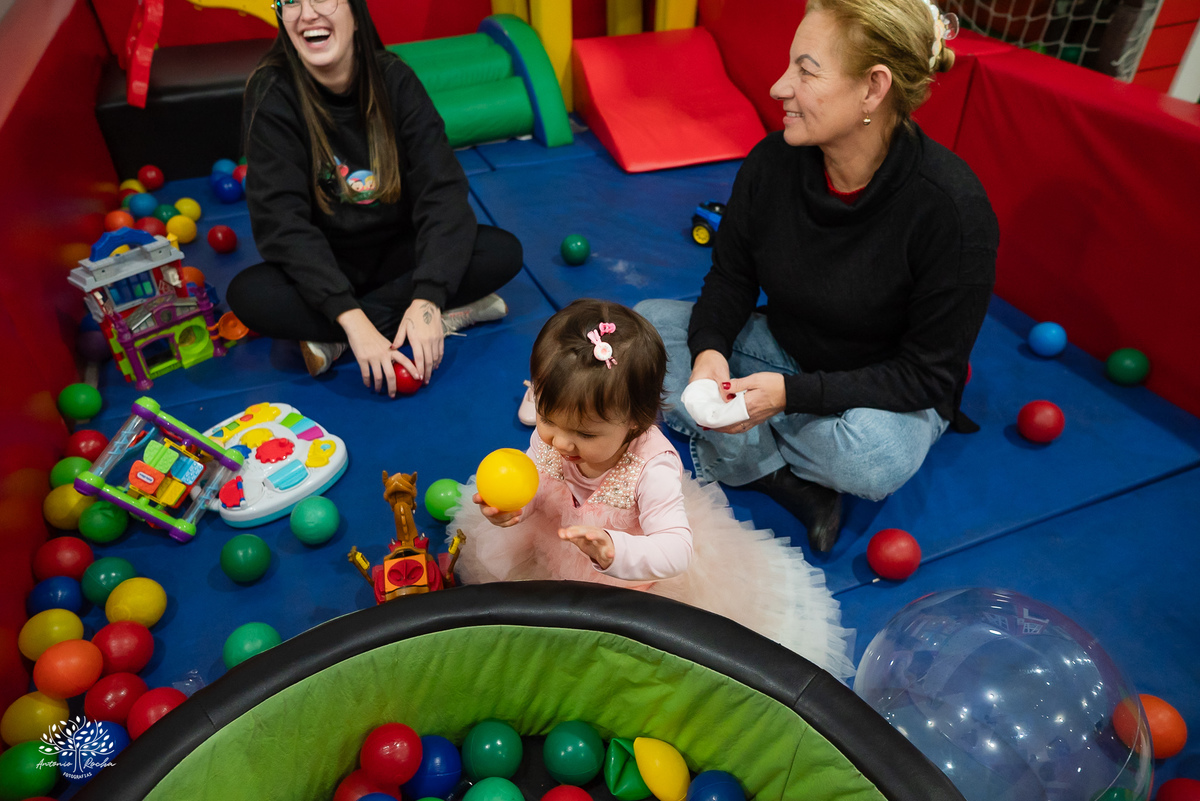 fotografia infantil - primeiro aninho - Arte e Riso - festa infantil - fotografia de aniversário - ensaio infantil - borboletas na decoração  - batizado Yasmin - fotógrafo em Pelotas - Antonio Rocha Fotografias – Fotógrafo Aniversário Infantil