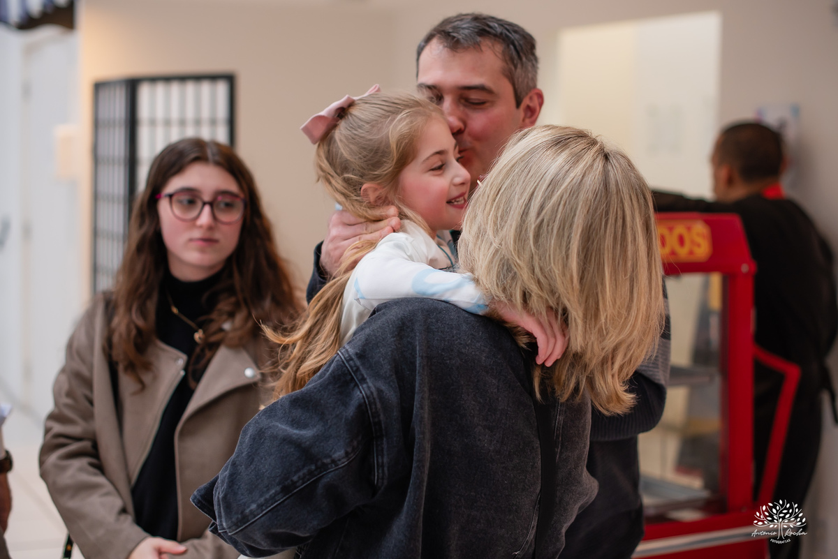 fotografia infantil - festa infantil - aniversário - lembranças da infância - fotos de família - Ana Júlia - salão Cliff Kids - decoração Stitch - diversão infantil - momentos inesquecíveis - abraços e sorrisos - festa com amigos - fotografia de infância