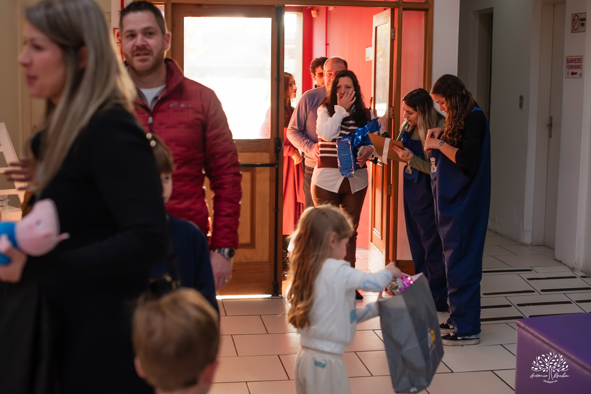 fotografia infantil - festa infantil - aniversário - lembranças da infância - fotos de família - Ana Júlia - salão Cliff Kids - decoração Stitch - diversão infantil - momentos inesquecíveis - abraços e sorrisos - festa com amigos - fotografia de infância