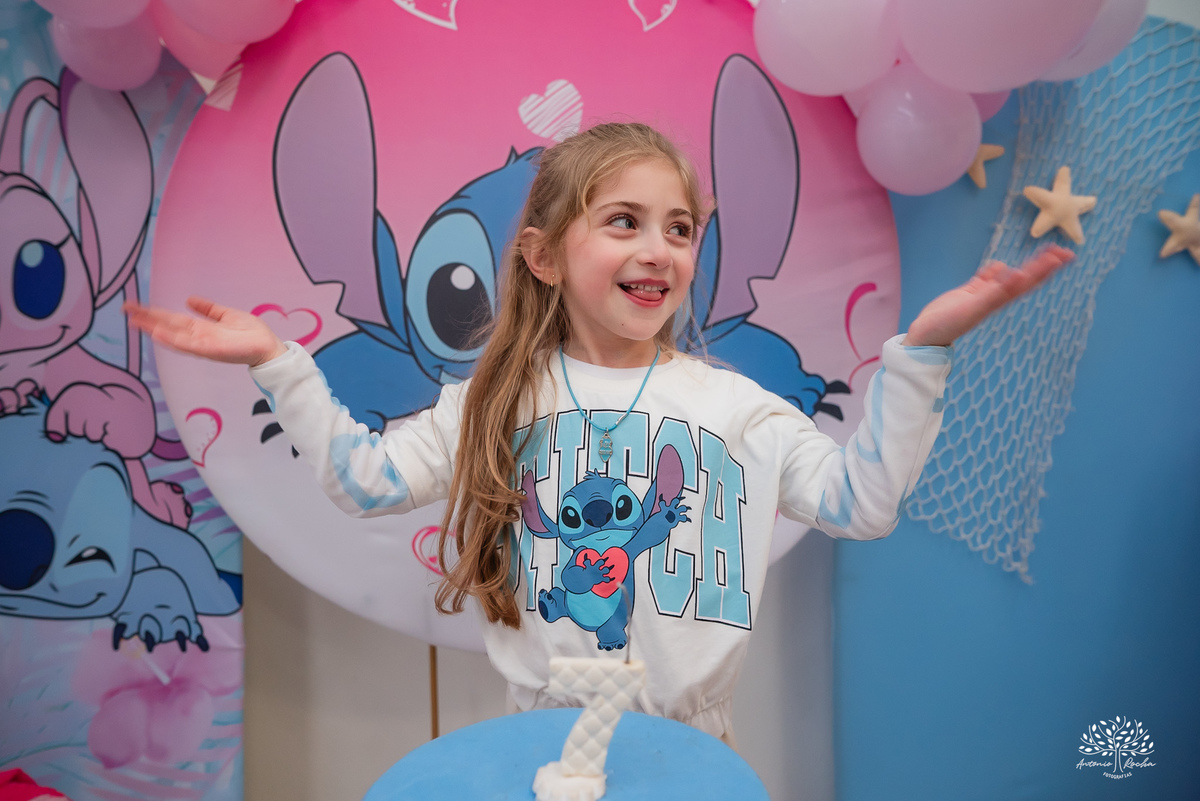 fotografia infantil - festa infantil - aniversário - lembranças da infância - fotos de família - Ana Júlia - salão Cliff Kids - decoração Stitch - diversão infantil - momentos inesquecíveis - abraços e sorrisos - festa com amigos - fotografia de infância