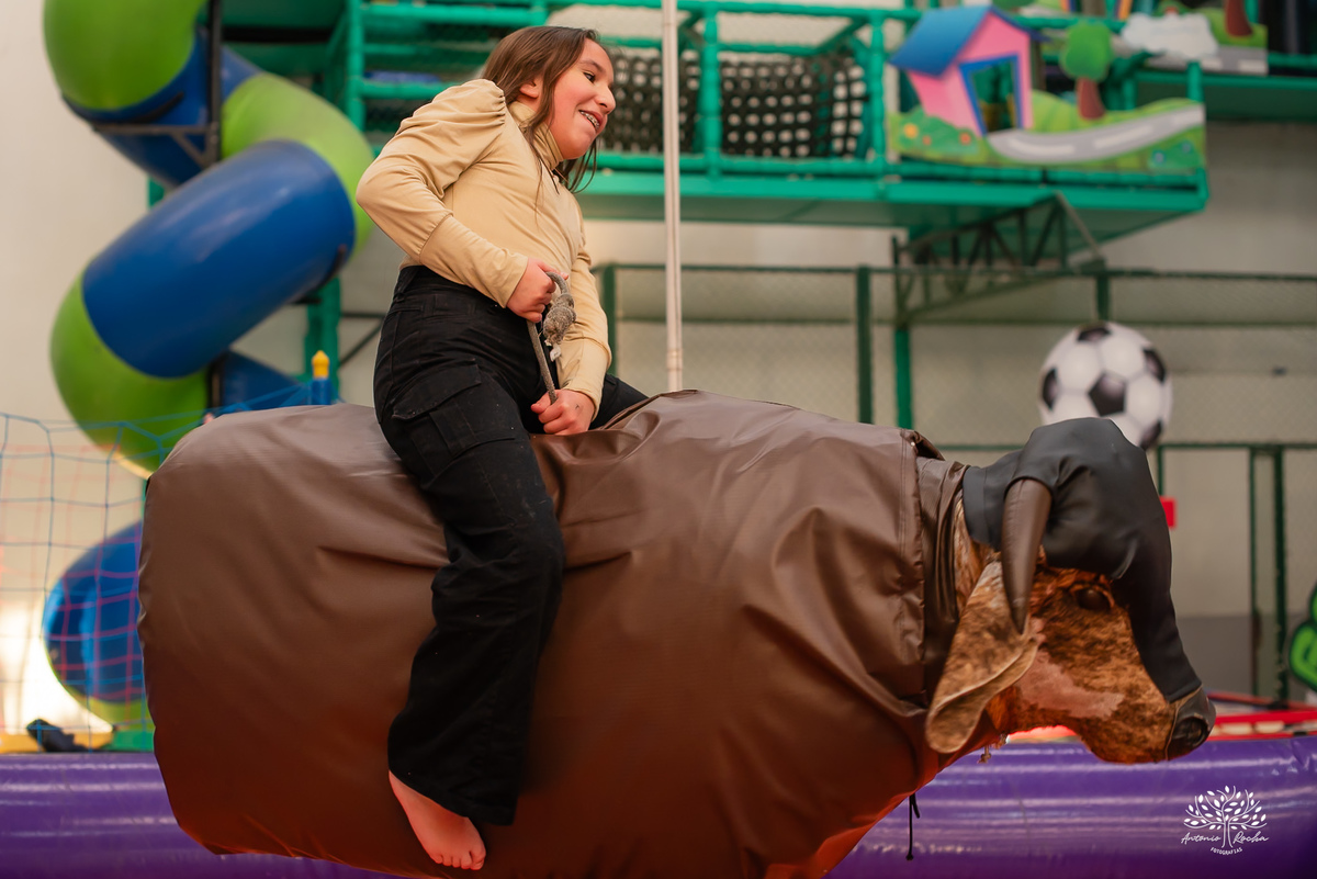 fotografia infantil - festa infantil - aniversário - lembranças da infância - fotos de família - Ana Júlia - salão Cliff Kids - decoração Stitch - diversão infantil - momentos inesquecíveis - abraços e sorrisos - festa com amigos - fotografia de infância