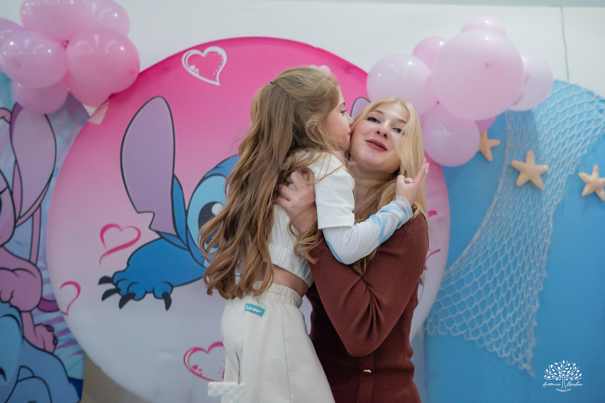 fotografia infantil - festa infantil - aniversário - lembranças da infância - fotos de família - Ana Júlia - salão Cliff Kids - decoração Stitch - diversão infantil - momentos inesquecíveis - abraços e sorrisos - festa com amigos - fotografia de infância