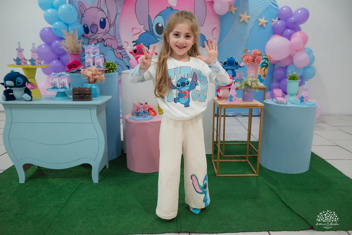 fotografia infantil - festa infantil - aniversário - lembranças da infância - fotos de família - Ana Júlia - salão Cliff Kids - decoração Stitch - diversão infantil - momentos inesquecíveis - abraços e sorrisos - festa com amigos - fotografia de infância