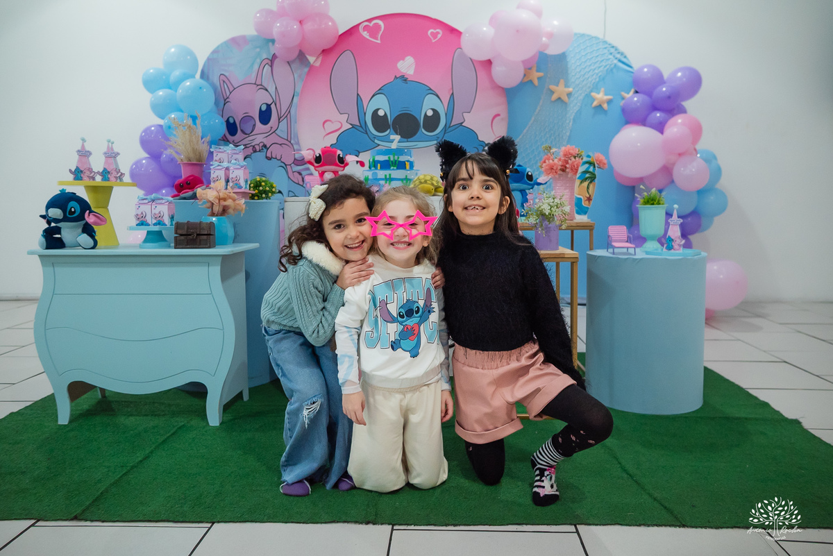 fotografia infantil - festa infantil - aniversário - lembranças da infância - fotos de família - Ana Júlia - salão Cliff Kids - decoração Stitch - diversão infantil - momentos inesquecíveis - abraços e sorrisos - festa com amigos - fotografia de infância
