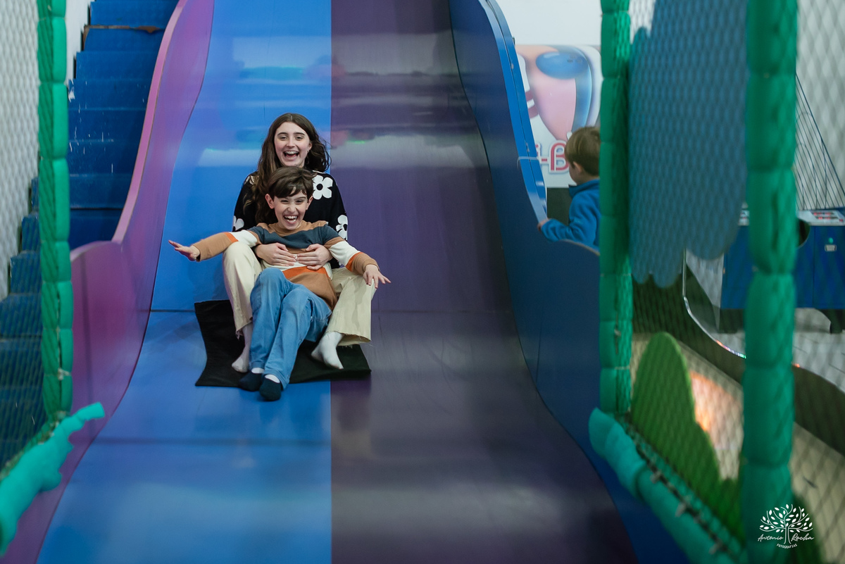 fotografia infantil - festa infantil - aniversário - lembranças da infância - fotos de família - Ana Júlia - salão Cliff Kids - decoração Stitch - diversão infantil - momentos inesquecíveis - abraços e sorrisos - festa com amigos - fotografia de infância