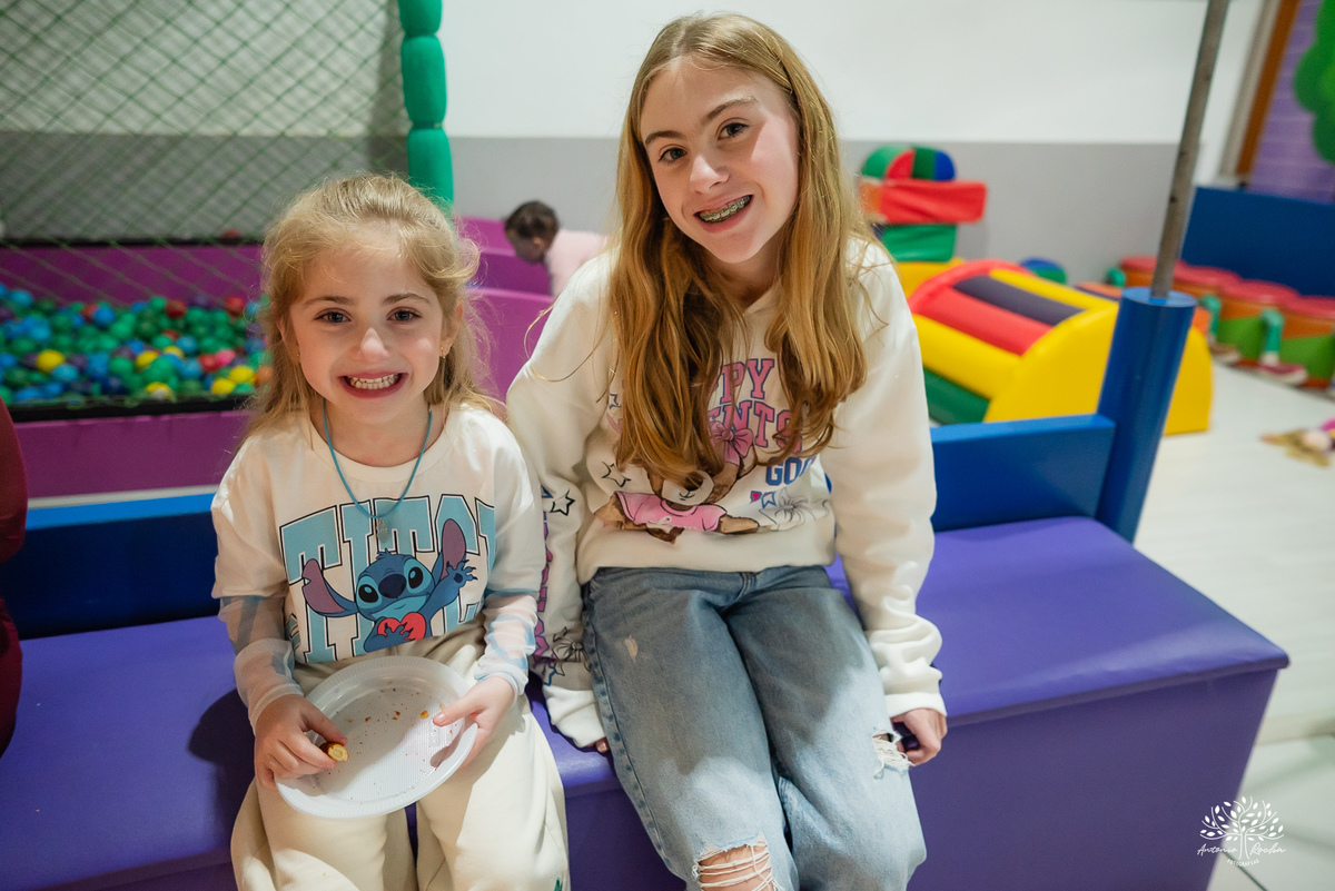fotografia infantil - festa infantil - aniversário - lembranças da infância - fotos de família - Ana Júlia - salão Cliff Kids - decoração Stitch - diversão infantil - momentos inesquecíveis - abraços e sorrisos - festa com amigos - fotografia de infância