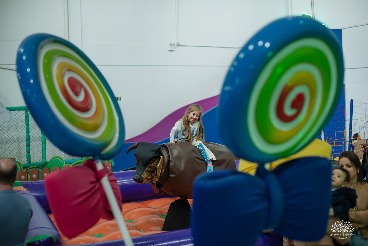 fotografia infantil - festa infantil - aniversário - lembranças da infância - fotos de família - Ana Júlia - salão Cliff Kids - decoração Stitch - diversão infantil - momentos inesquecíveis - abraços e sorrisos - festa com amigos - fotografia de infância