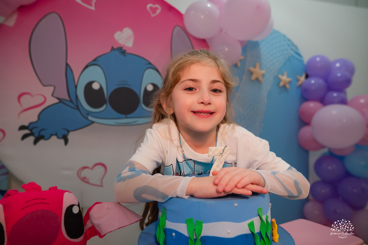 fotografia infantil - festa infantil - aniversário - lembranças da infância - fotos de família - Ana Júlia - salão Cliff Kids - decoração Stitch - diversão infantil - momentos inesquecíveis - abraços e sorrisos - festa com amigos - fotografia de infância