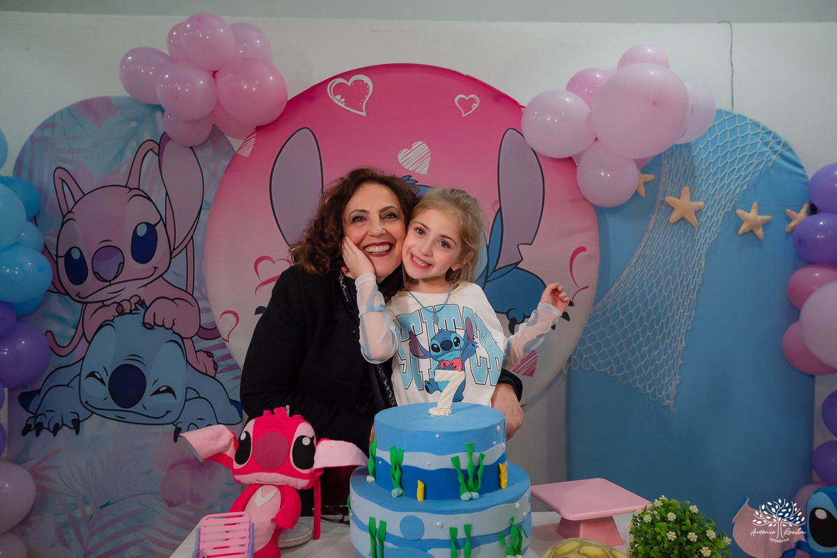 fotografia infantil - festa infantil - aniversário - lembranças da infância - fotos de família - Ana Júlia - salão Cliff Kids - decoração Stitch - diversão infantil - momentos inesquecíveis - abraços e sorrisos - festa com amigos - fotografia de infância