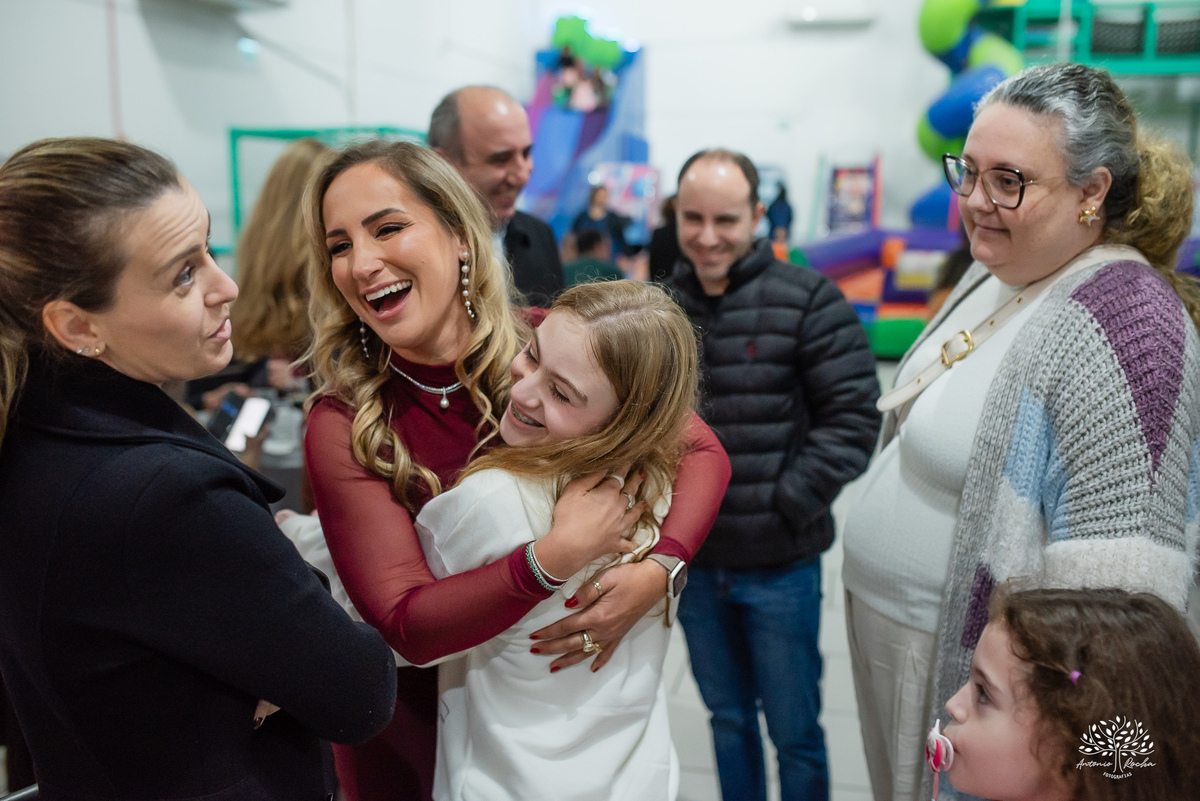 fotografia infantil - festa infantil - aniversário - lembranças da infância - fotos de família - Ana Júlia - salão Cliff Kids - decoração Stitch - diversão infantil - momentos inesquecíveis - abraços e sorrisos - festa com amigos - fotografia de infância